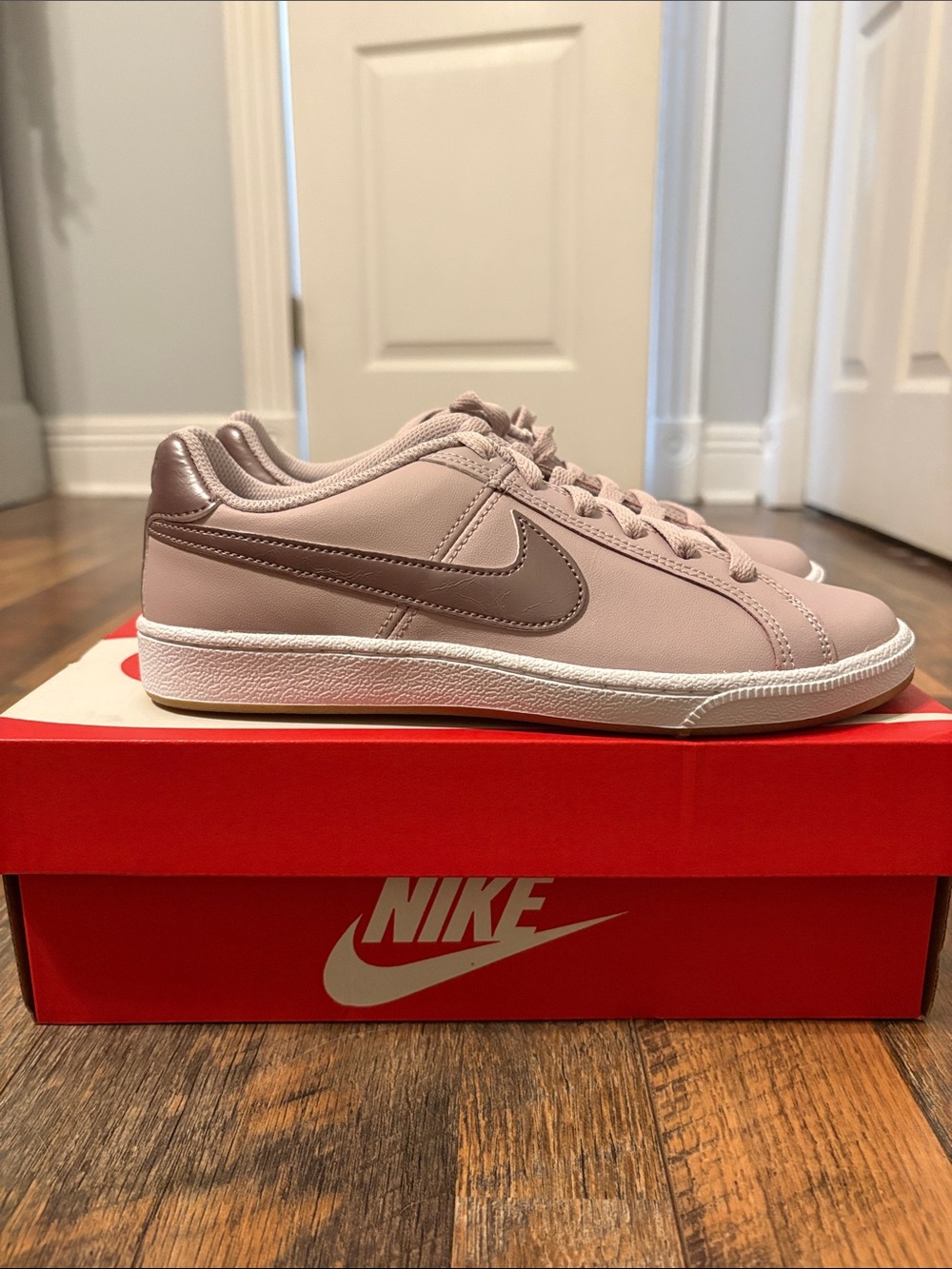 Nike Low-Top Sneaker in Rose Taupe and White